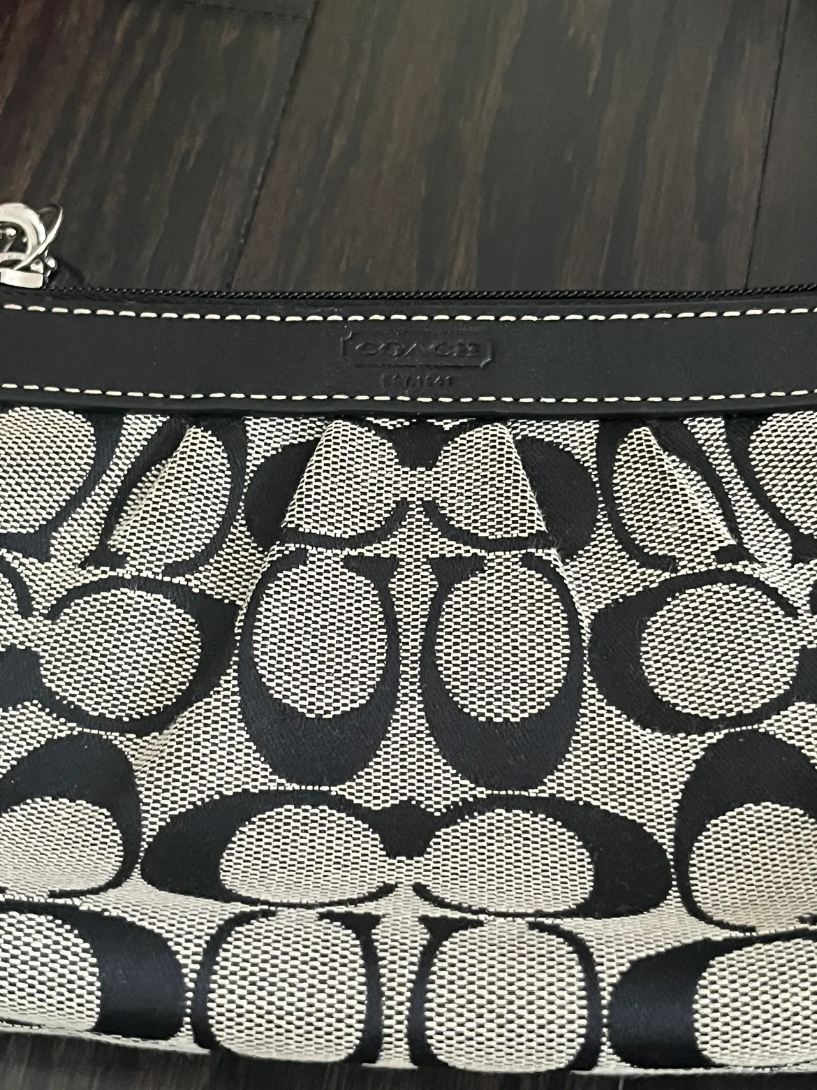 Coach monogram wristlet black/grey image indicator(3)