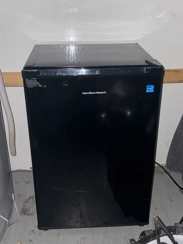 Hamilton Beach Mini Fridge thumbnail