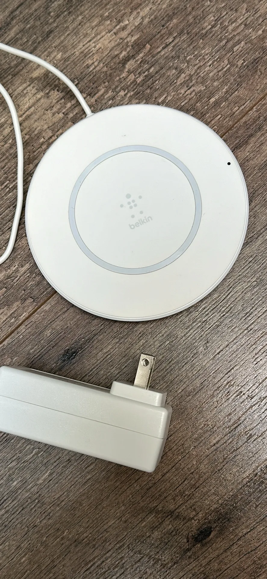 2 Belkin Wireless Chargers image indicator(2)