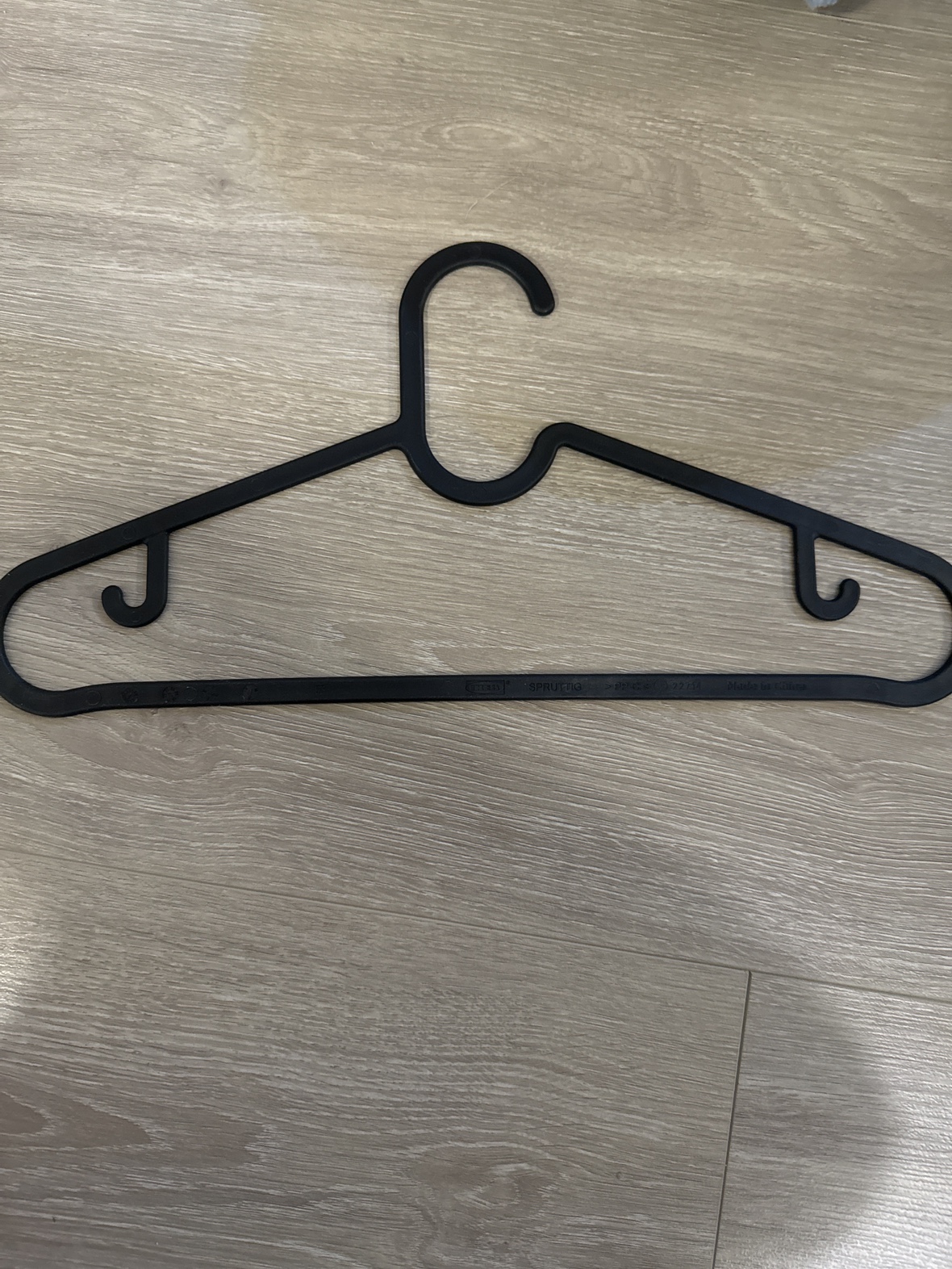 Black Plastic Hangers(30)