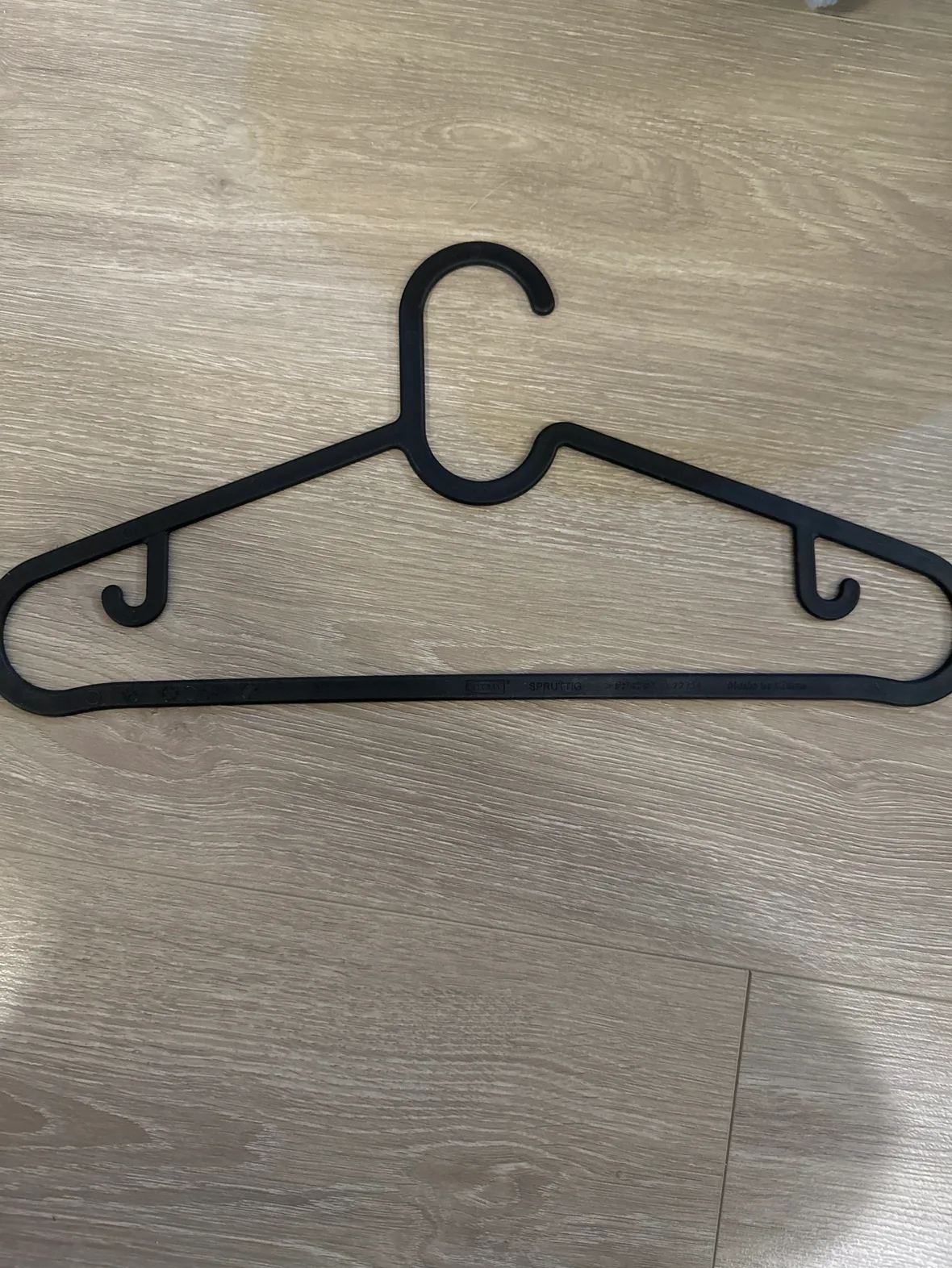 Black Plastic Hangers(30) thumbnail