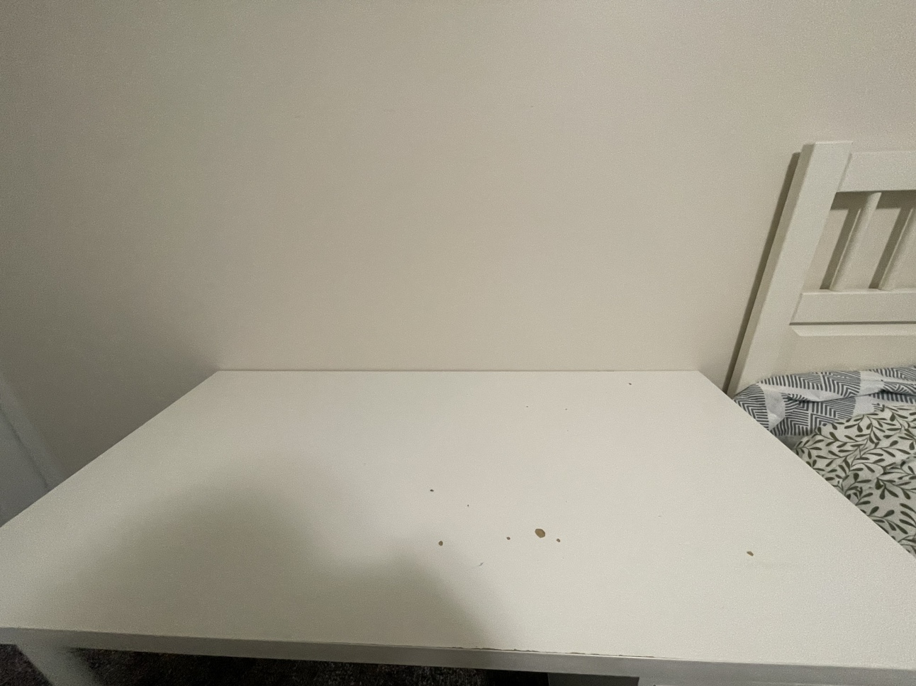White Desk with Drawer Unit - photo 2
