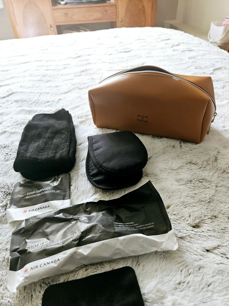 #Freecycle Airline Travel Kit image indicator(3)