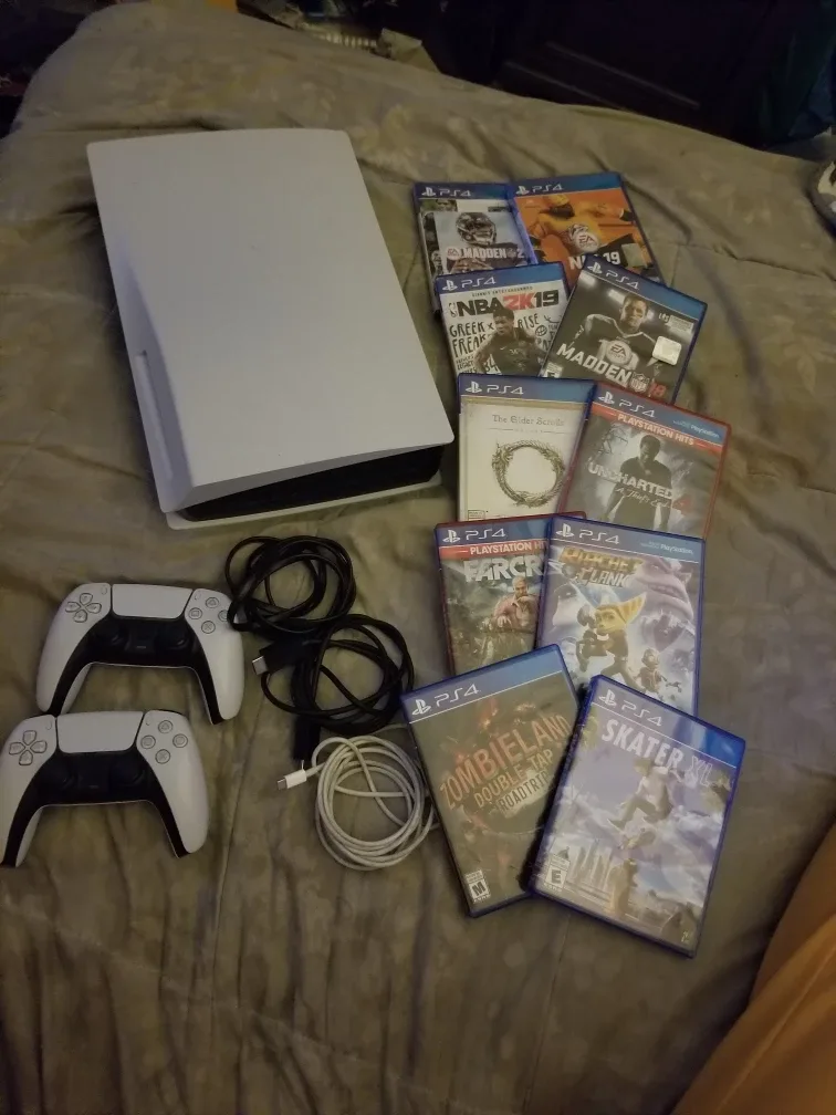 PlayStation 5 Console Bundle thumbnail