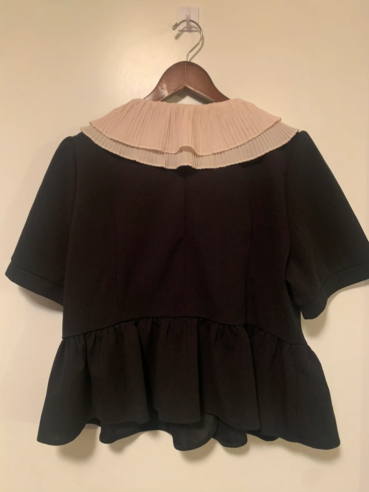 Black and White Peter Pan Collar Top image indicator(3)