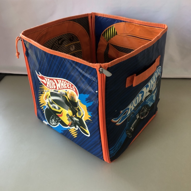 HotWheels bin unzips to use as track/road 🧡 - photo 4