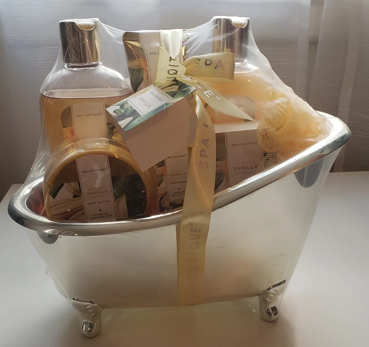 Spa Luxetique Vanilla Bath Gift Set thumbnail