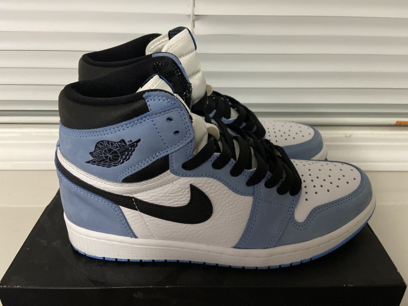 Air Jordan 1 Retro High OG "UNC"