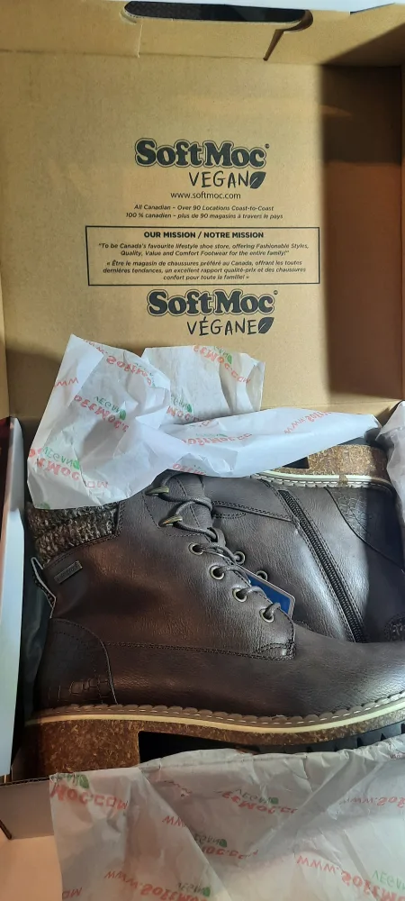 Brand New Women's 8 Softmoc Vegan Waterproof Boots image indicator(2)