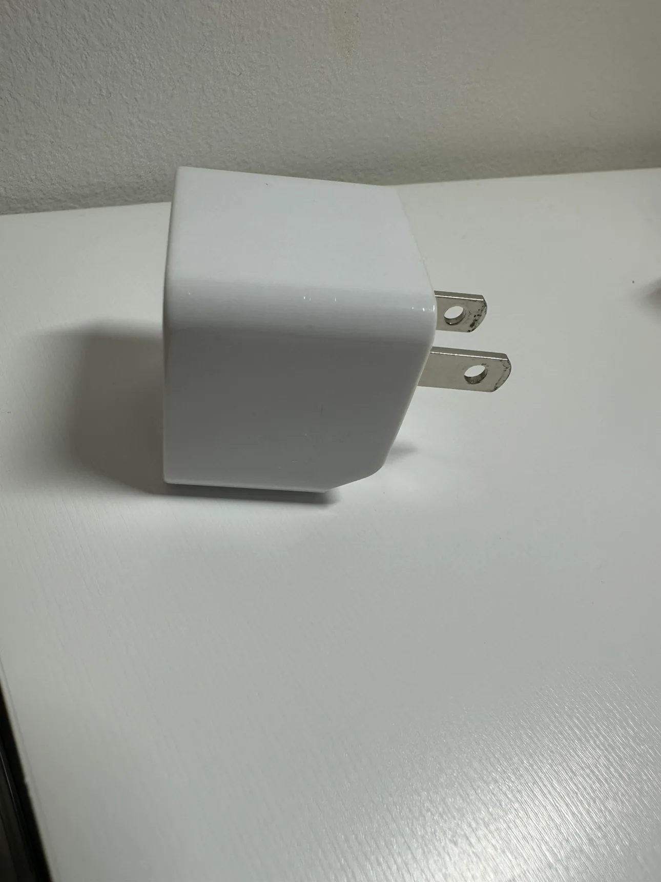 Aukey double wall USB charger image indicator(2)