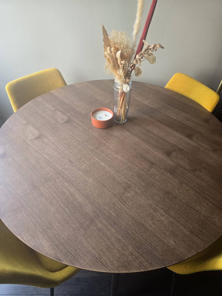 Structube Extendable Table + 4 Komal Chairs Like New - photo 2