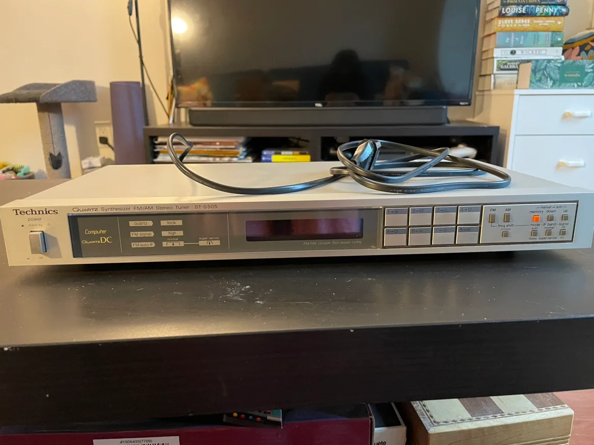 Technics ST-S505 Quartz Synthesizer FM/AM Stereo Tuner thumbnail