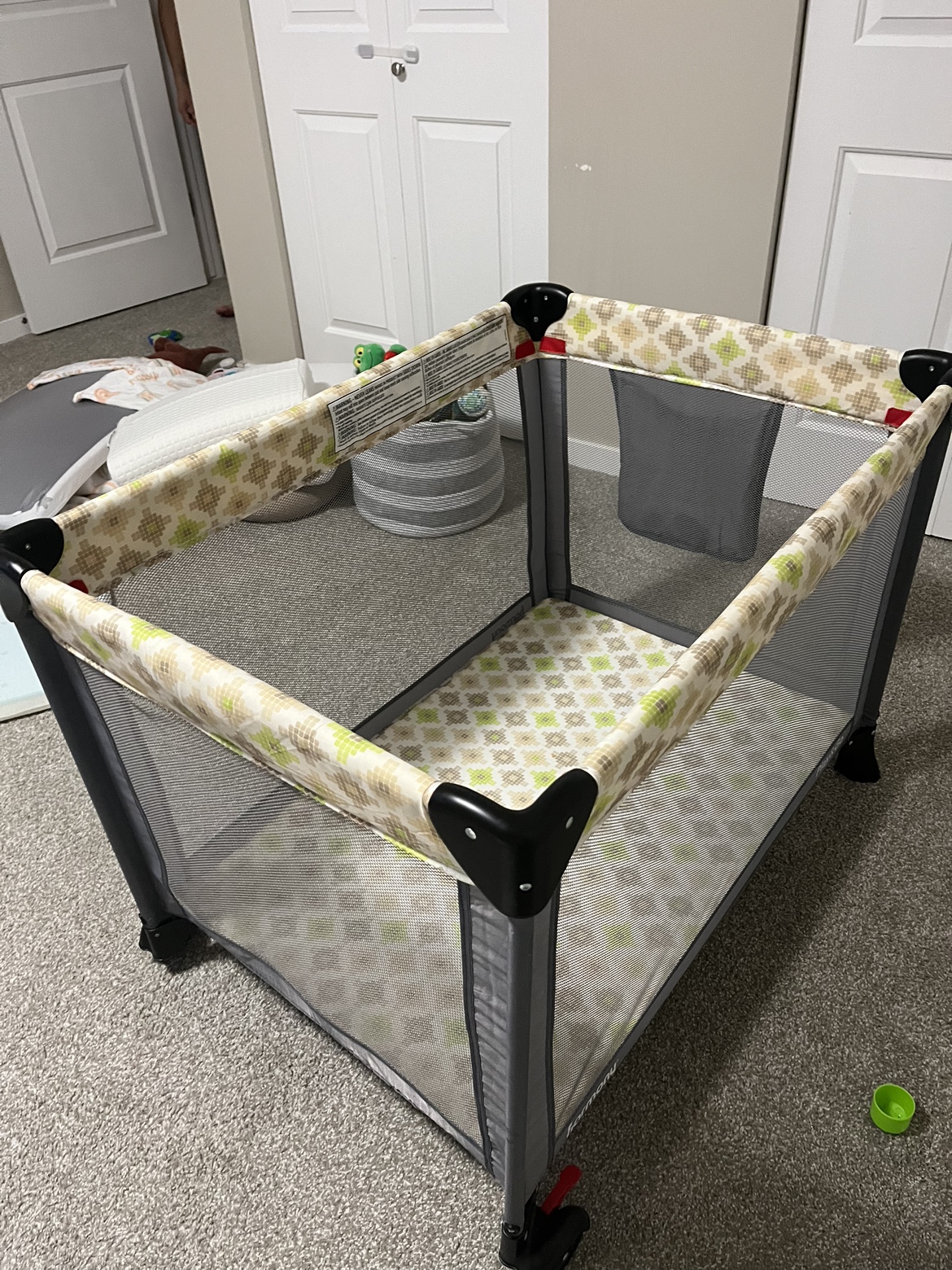 Pack and play - photo 3