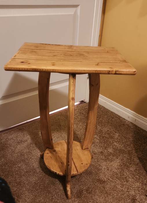 pending:: Wooden Side Table 🧡