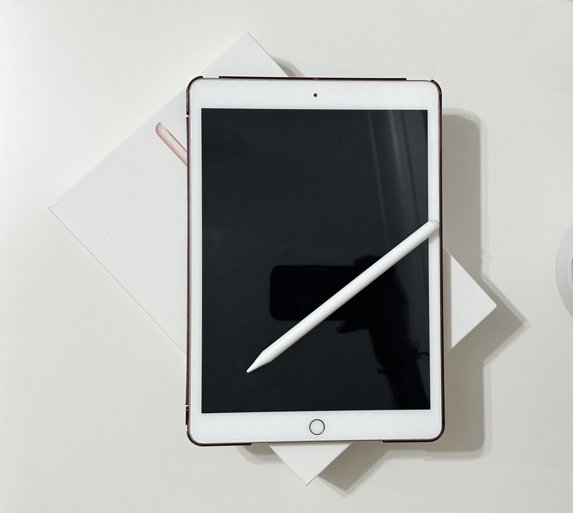 iPad 7th gen Gold Brand new with pen - photo 2