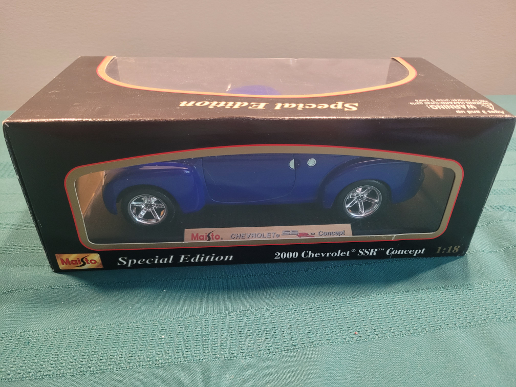 2000 Chevrolet SSR Concept 1:18 Scale Maisto Die-Cast Model Car - photo 3
