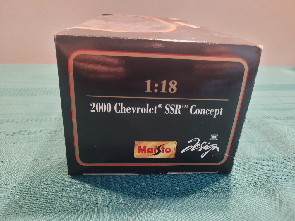2000 Chevrolet SSR Concept 1:18 Scale Maisto Die-Cast Model Car - photo 5