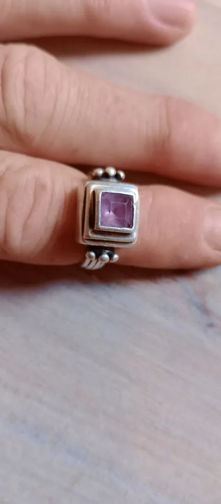 Sterling Silver Ring with Amethyst image indicator(2)