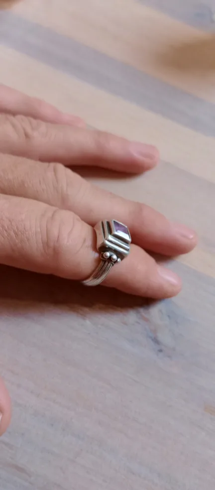 Sterling Silver Ring with Amethyst image indicator(3)