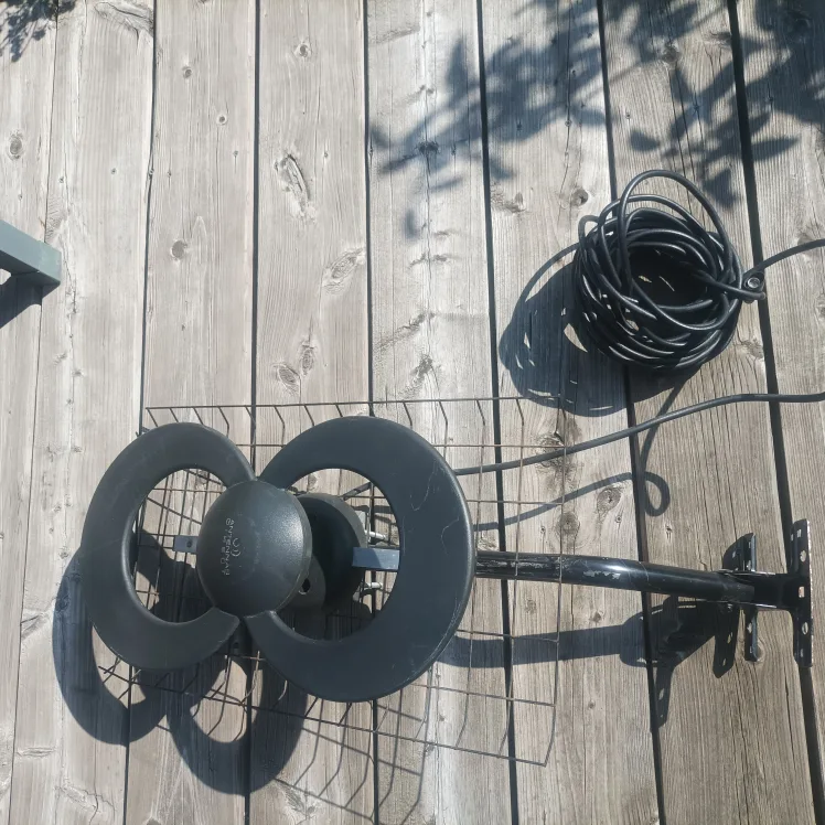 Indoor/Outdoor TV Antenna image indicator(2)