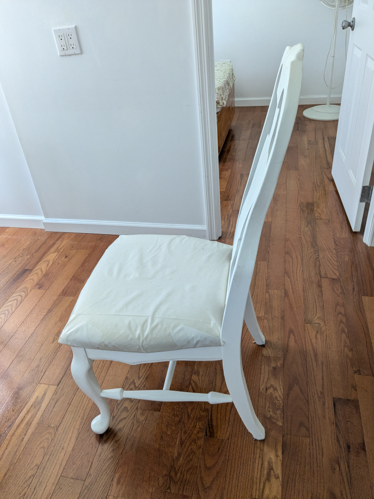 4 White Dining Chairs - photo 2