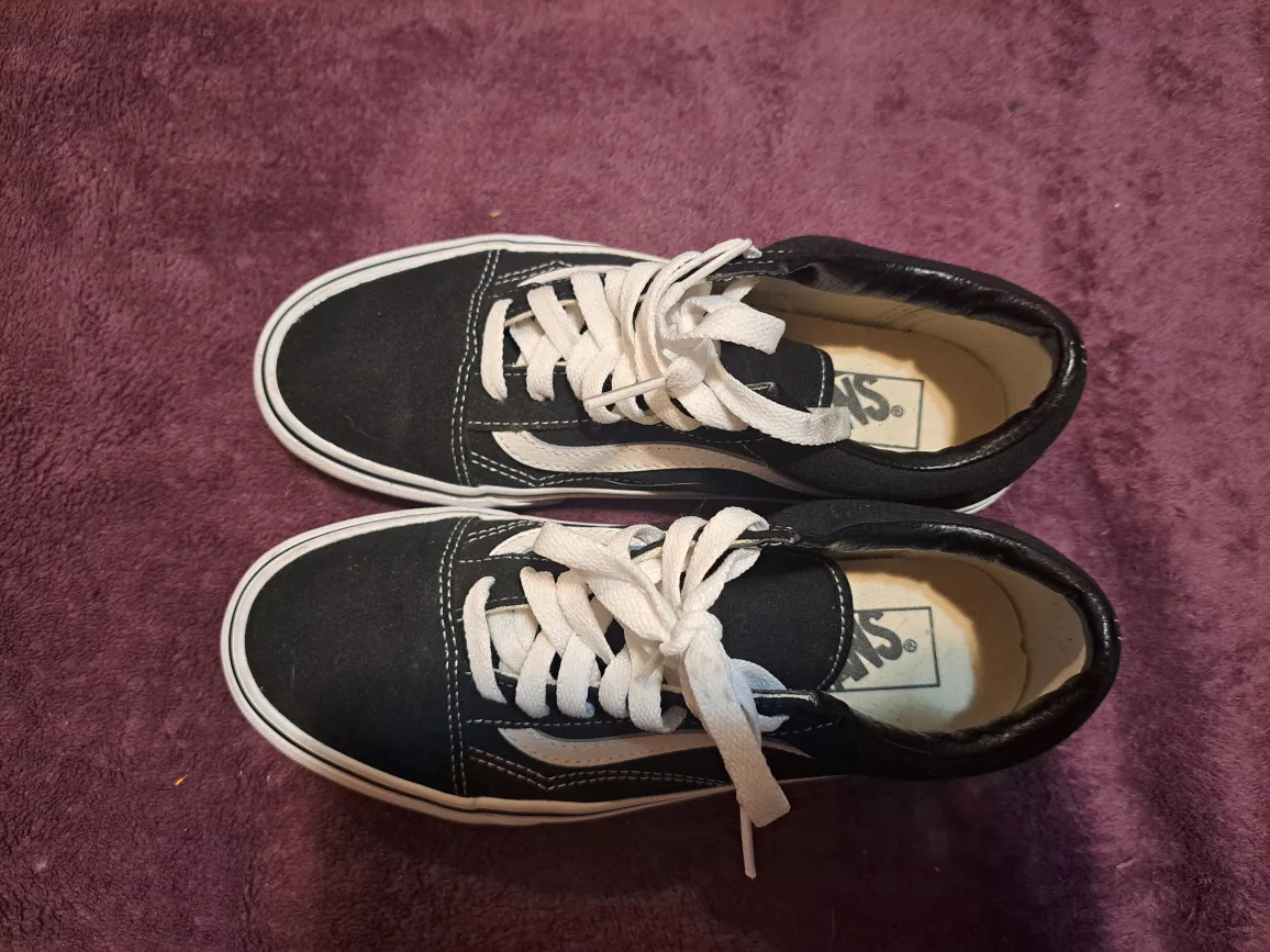 Vans Old Skool Black & White Shoes Size 7 image indicator(5)