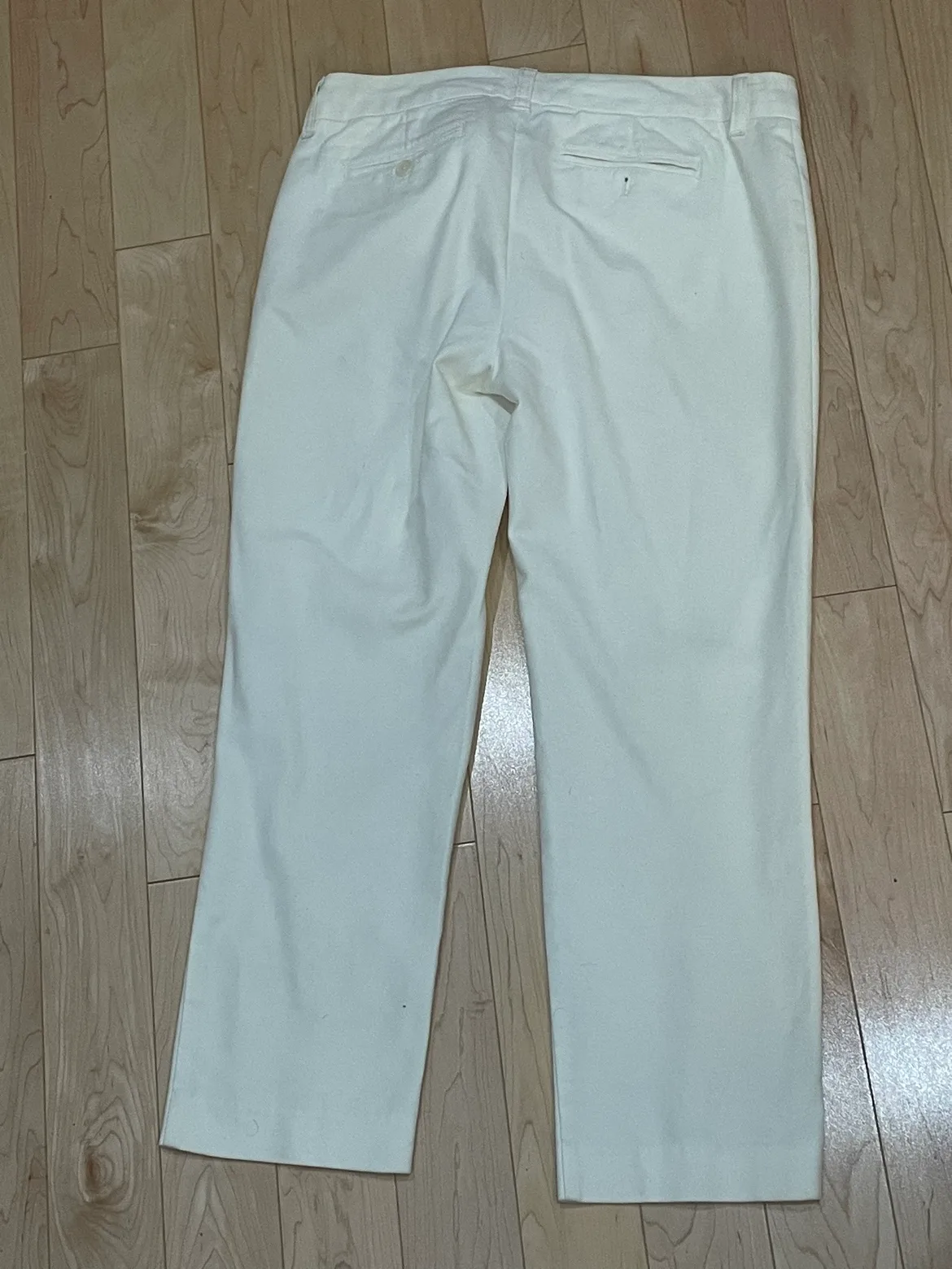 Gap White Capri Pants Size 6 image indicator(3)