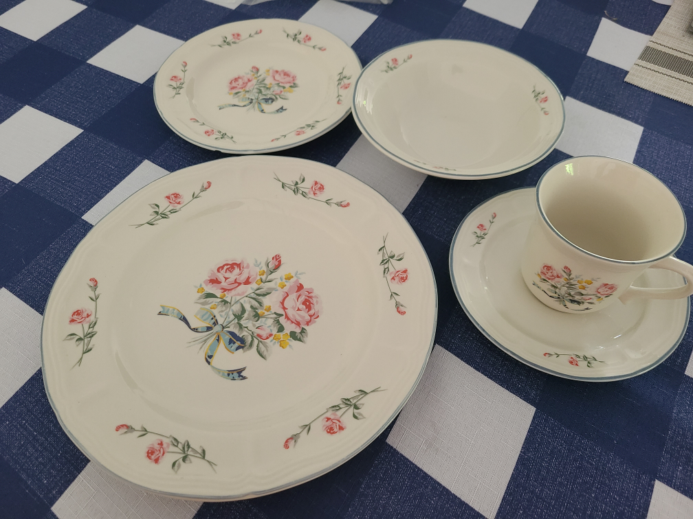 20 piece vintage floral dining set