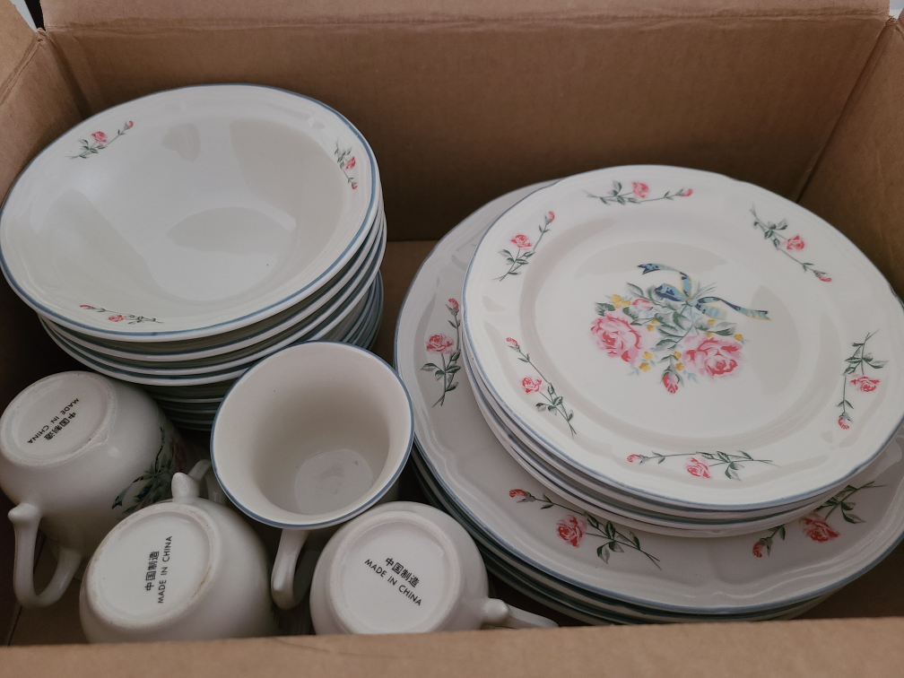 20 piece vintage floral dining set - photo 2