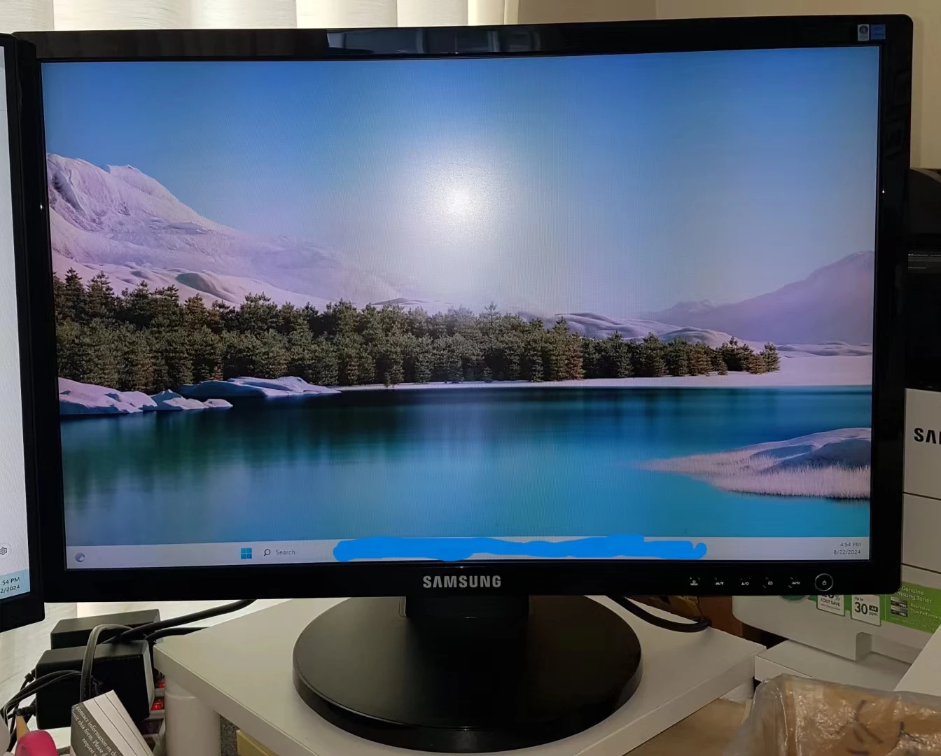 Samsung 24” Monitor New HDMI cable 24 Inch like new