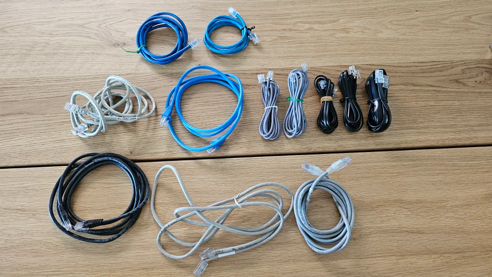FREE assorted cables 🤎 thumbnail
