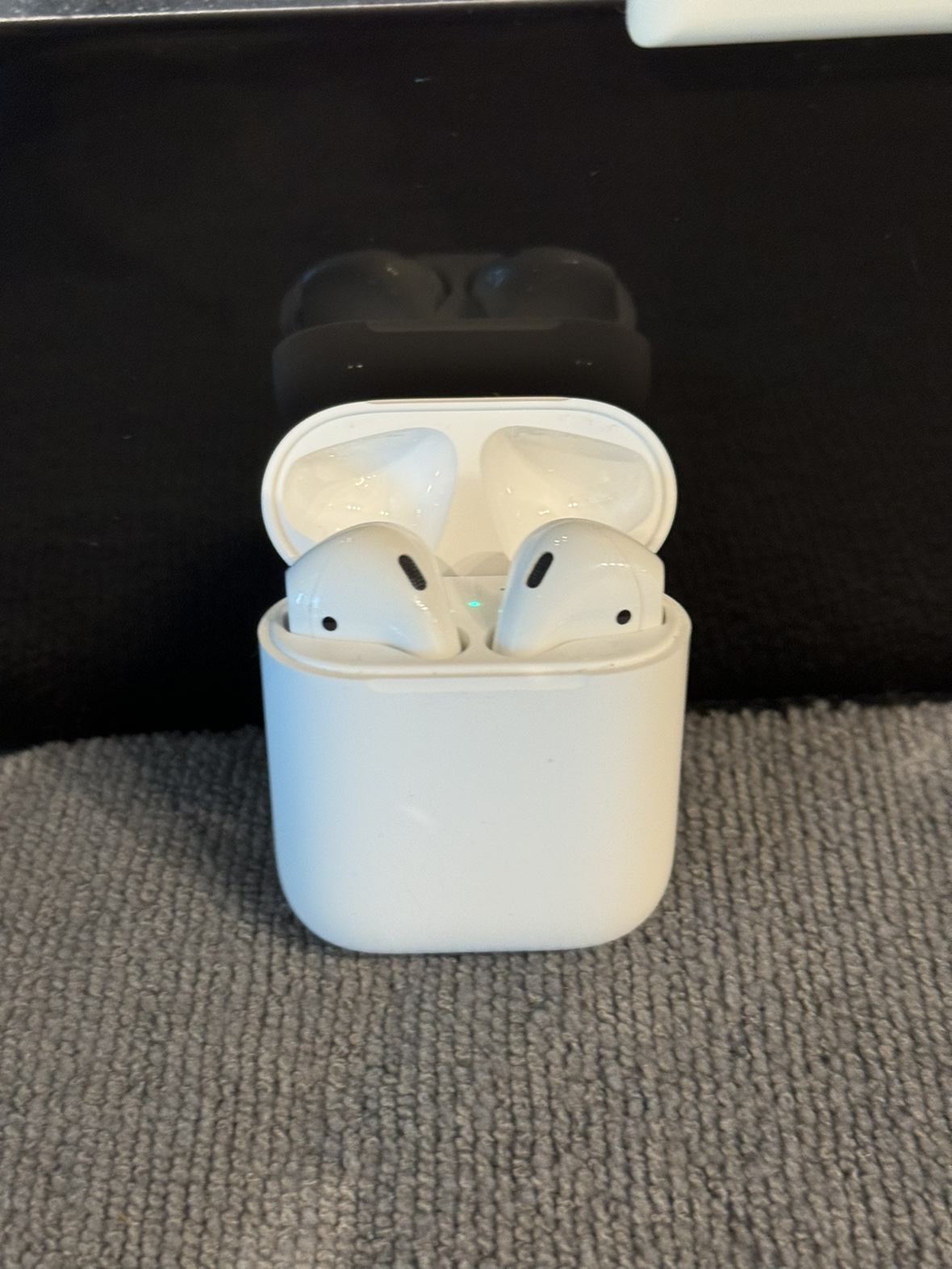 Apple Airpods (1st Generation)