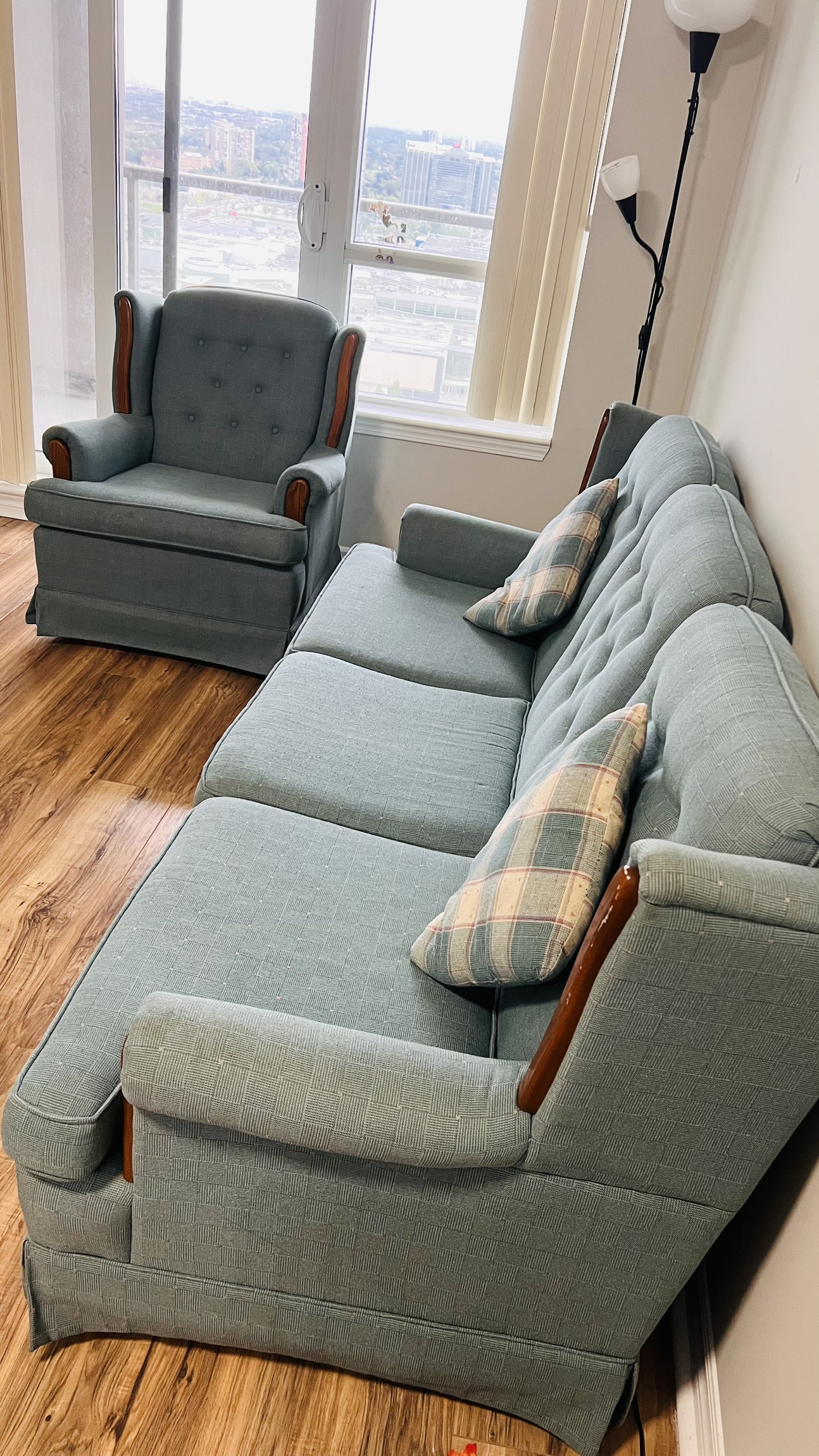 3+1 sofa. 1 seater works like a rocking chair. - photo 4