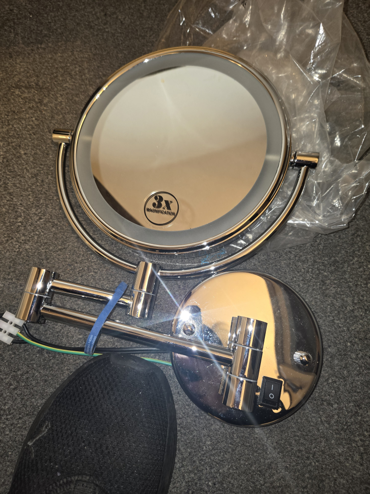 3X Magnification Makeup Mirror with L.E.D Light - photo 3