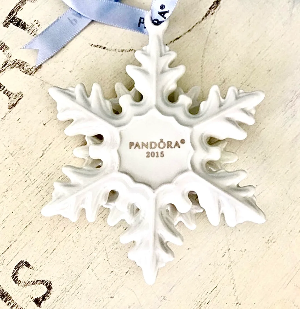 🍓NEW! PANDORA Limited Edition Porcelain Snowflake Ornament image indicator(4)