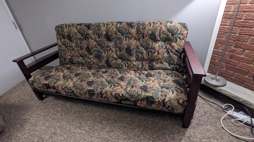 Futon with double size Sealy spring mattress - photo 4