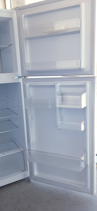 White Insignia Refrigerator - photo 4