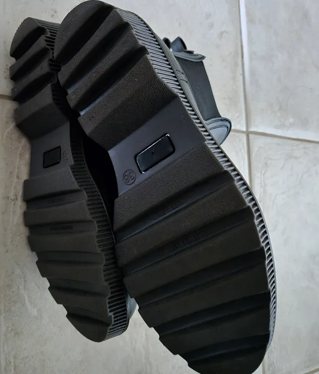 Rain Chelsea Boots - Size 7.5 - Black - Like New image indicator(2)