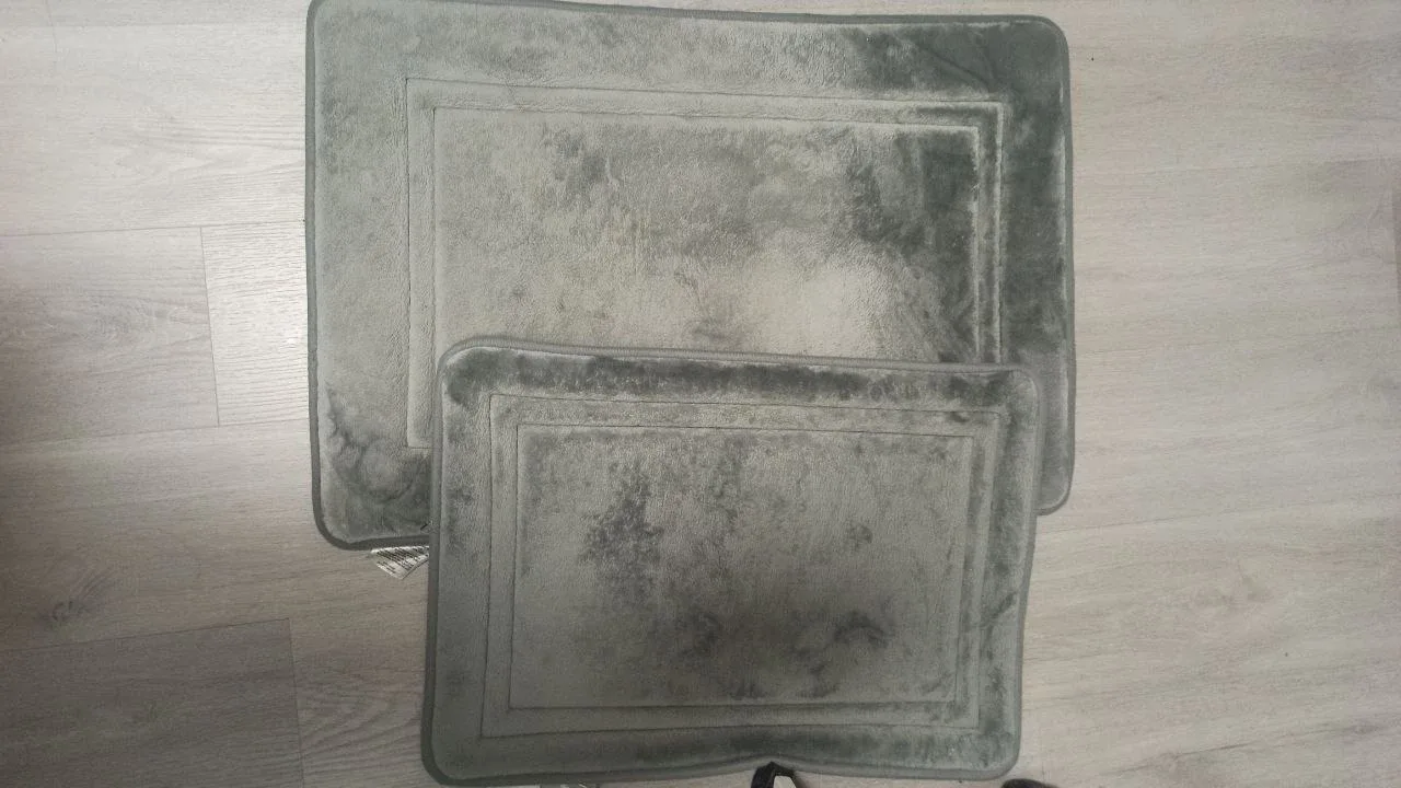 2-Piece foam bath mat set (Moving out Sale) thumbnail