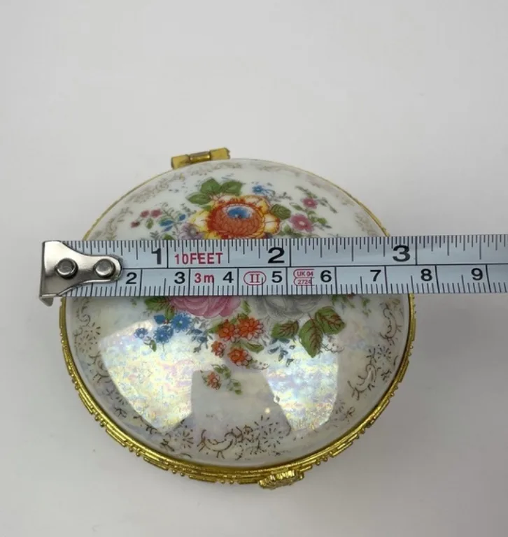 1980s Vintage Porcelain Rose Flower Trinket Box image indicator(7)