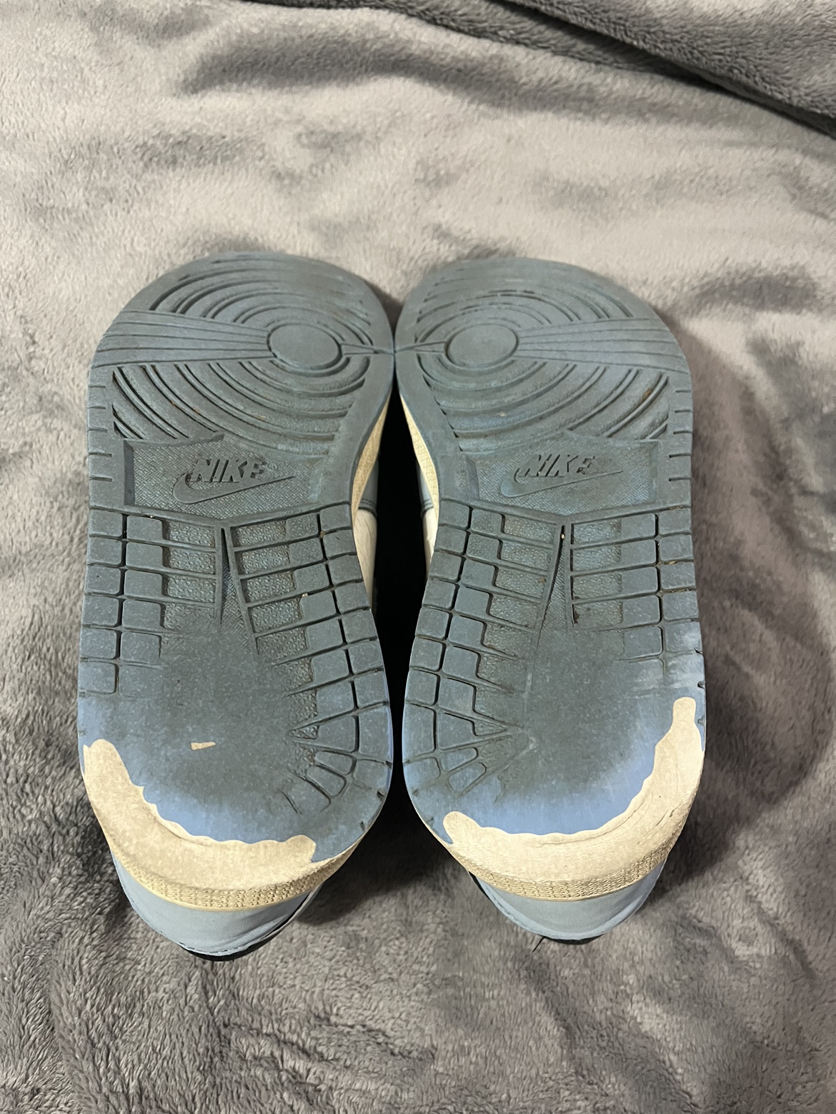 Air Jordan 1 university blues