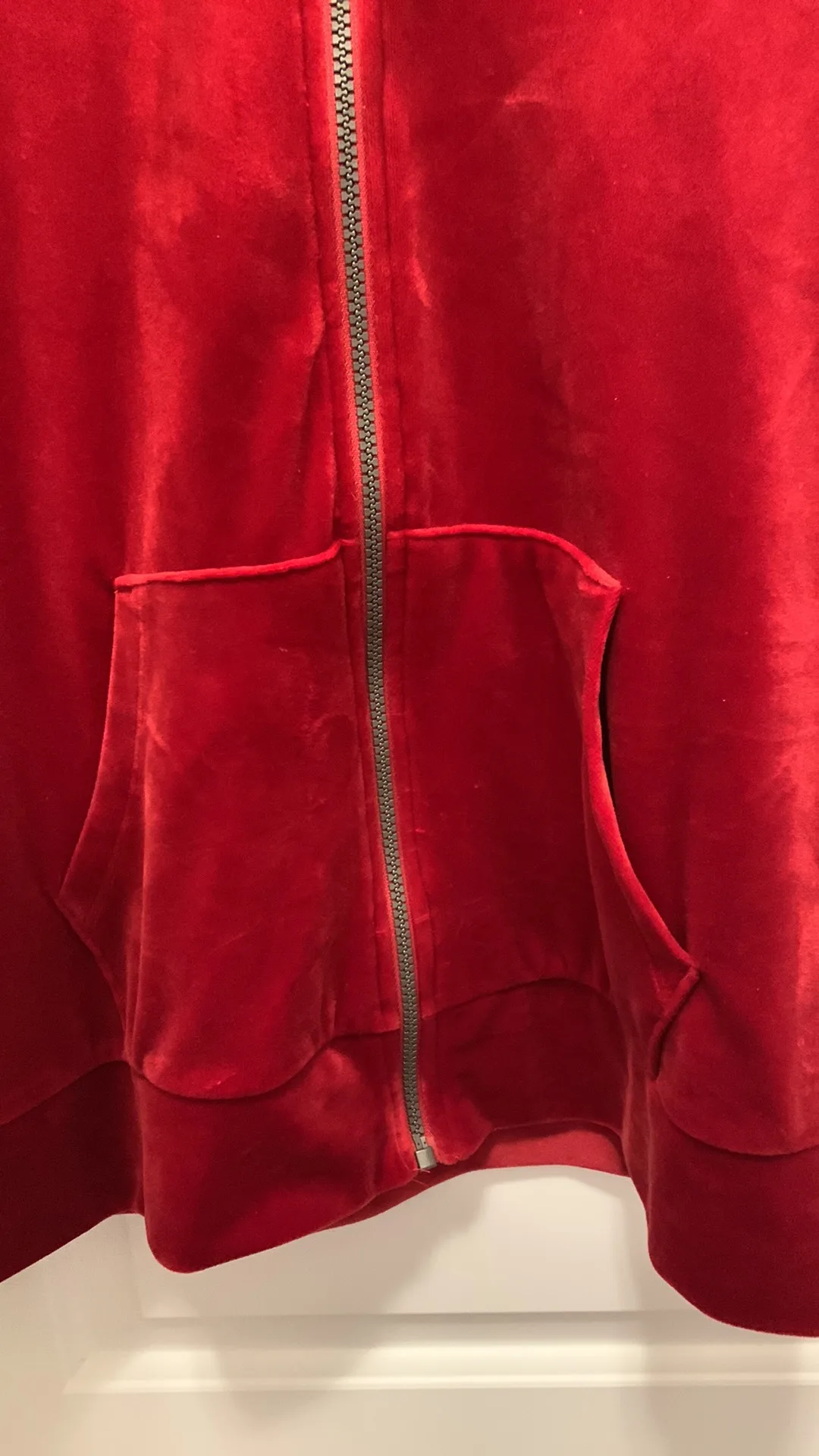 M red sweater image indicator(2)