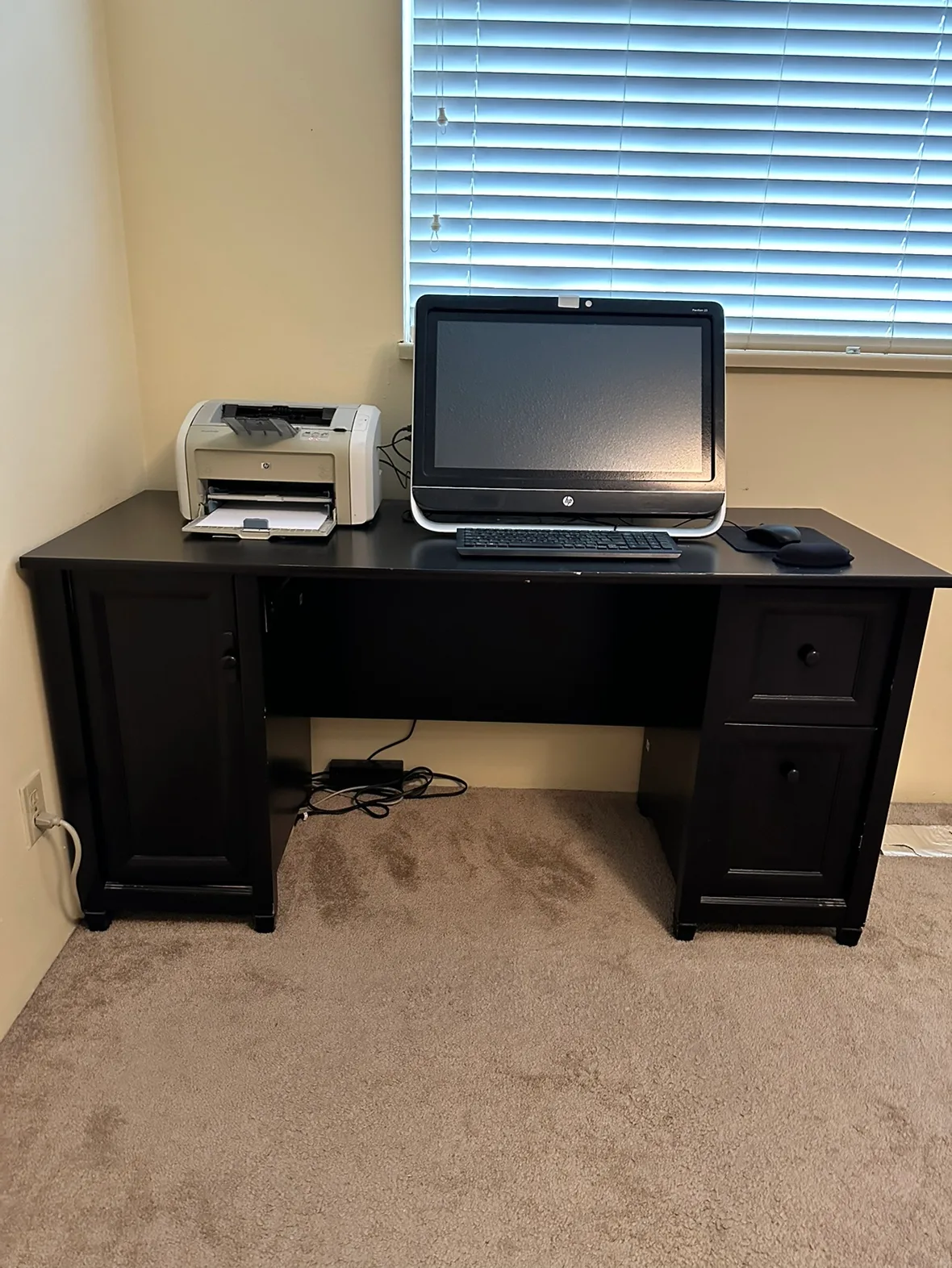 Black Desk - FREE thumbnail