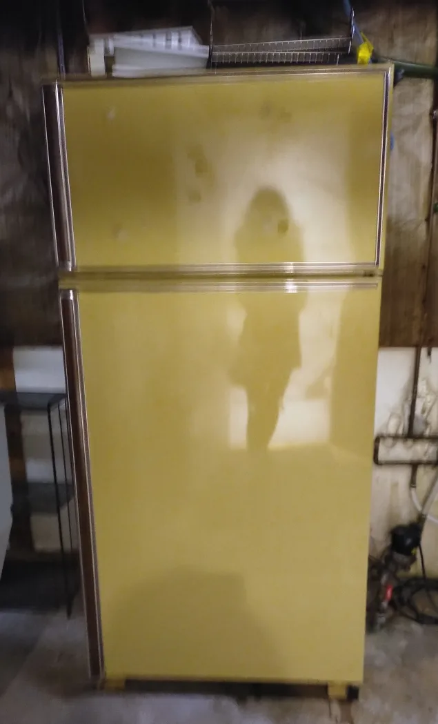 ❤️Vintage Refrigerator with freezer at top - works great thumbnail