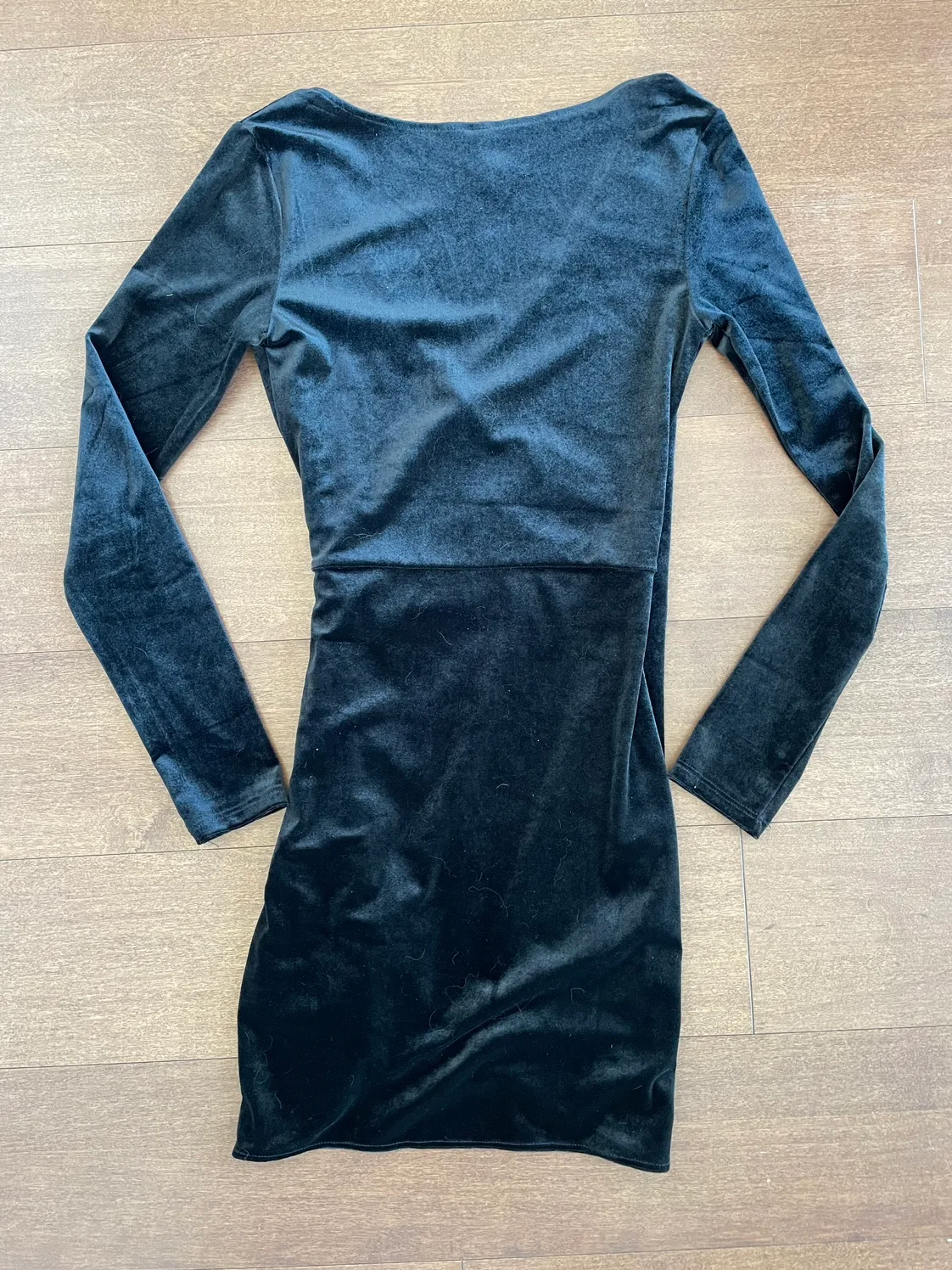 Velvet Black Dress image indicator(2)