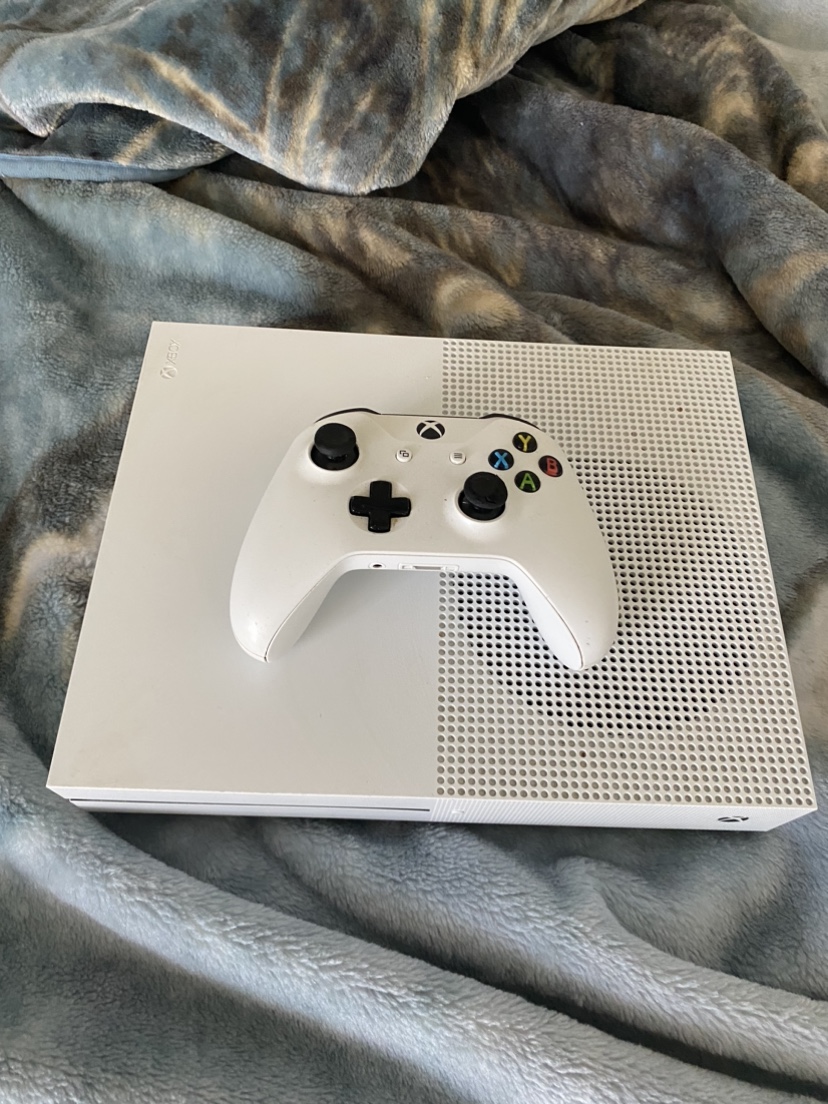 Xbox One Console and Controller