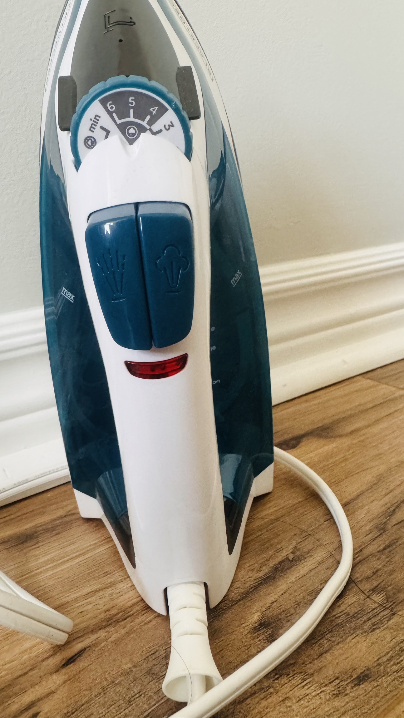 Black+Decker Steam Iron with box - photo 3