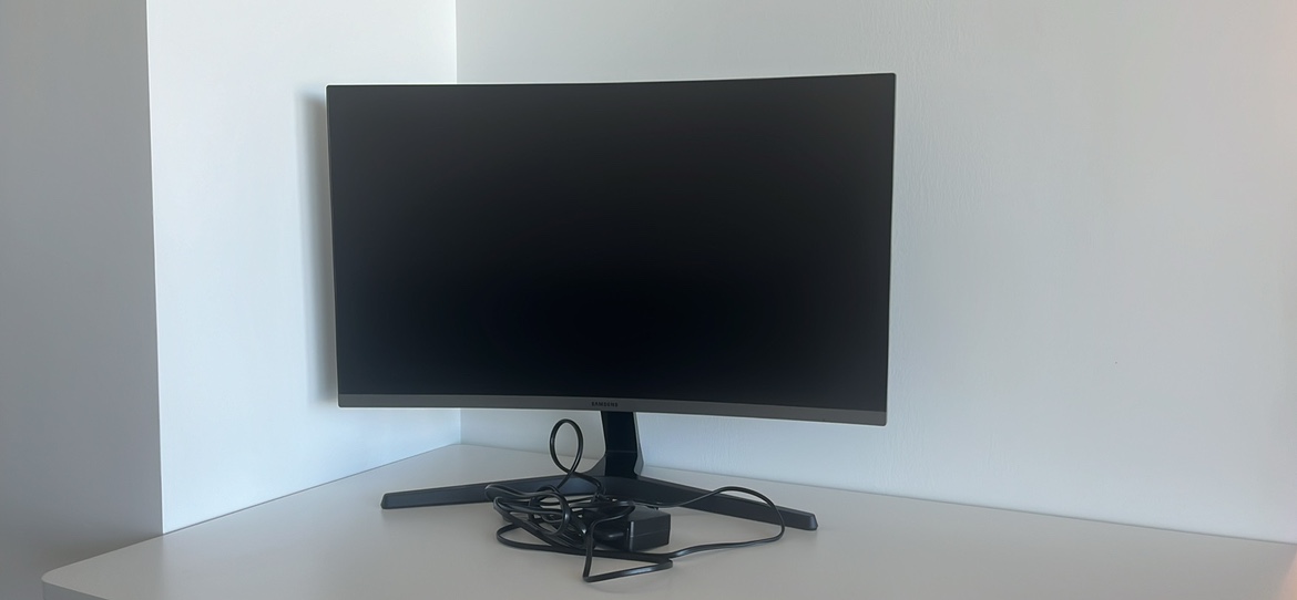 Samsung Curved Monitor - photo 2