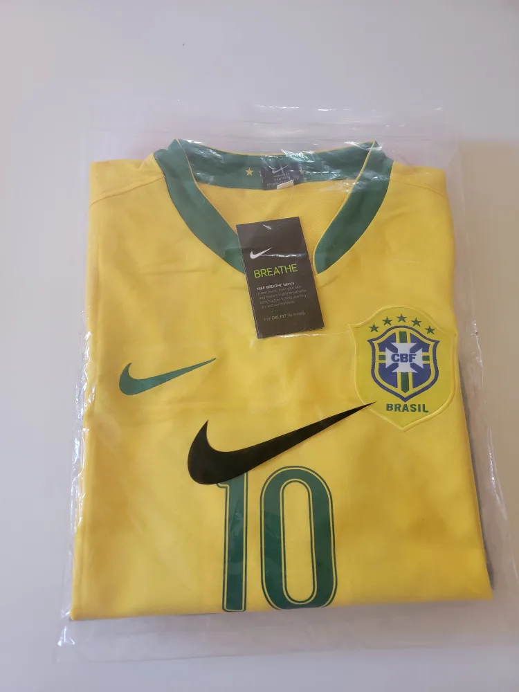 Brazil 2006 WORLD CUP #10 Ronaldinho Nike Soccer Jersey image indicator(6)