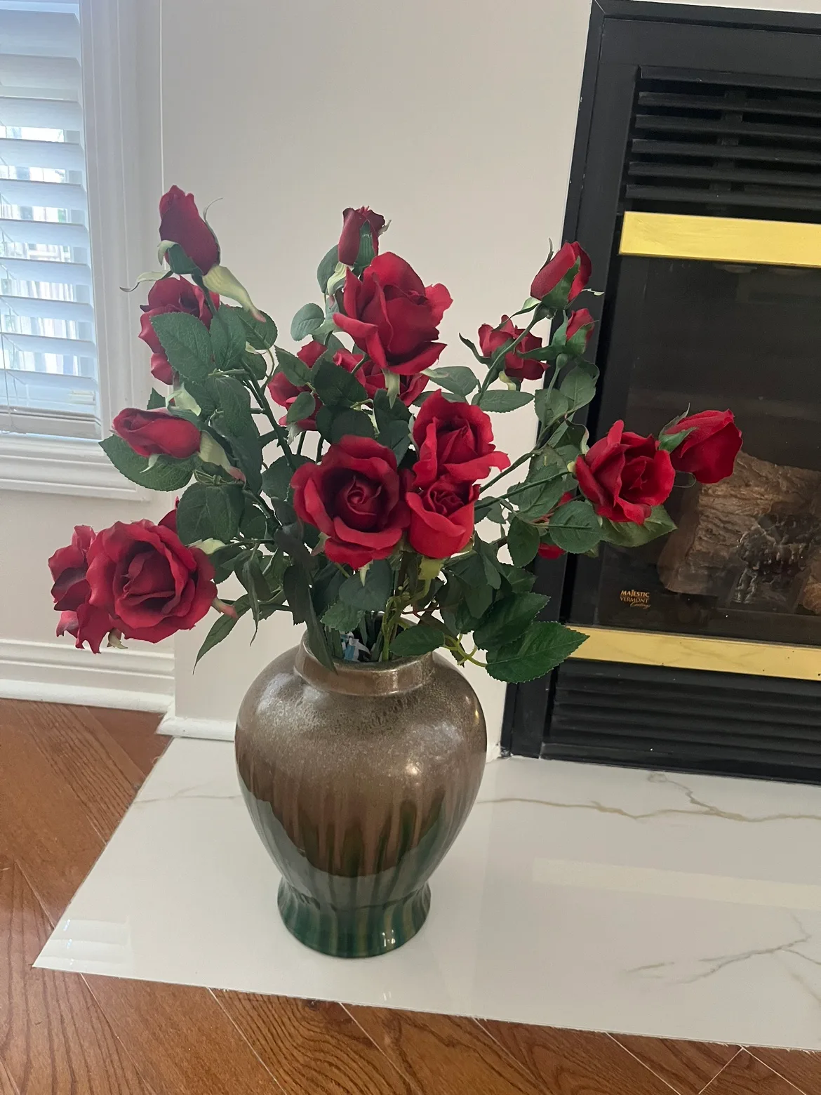 Ceramic Vase & Many 🌹 thumbnail